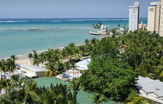 Alambique Beach: Isla Verde’s Social Shore for Sunsets, Eats & Easy Ocean Days