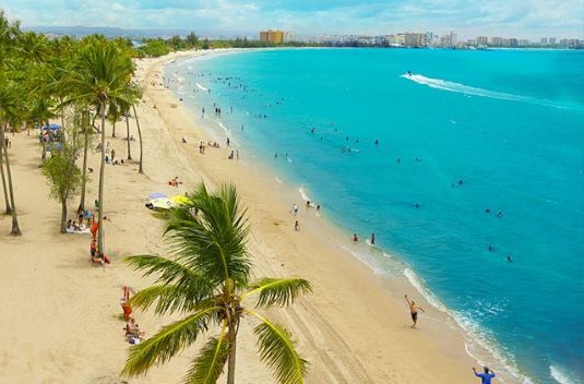 Balneario de Carolina Beach: Isla Verde’s Blue Flag Stretch for Families, Swimmers & Easy Days