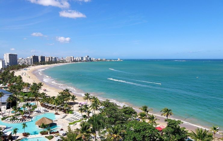 Best Time to Visit Isla Verde Beach