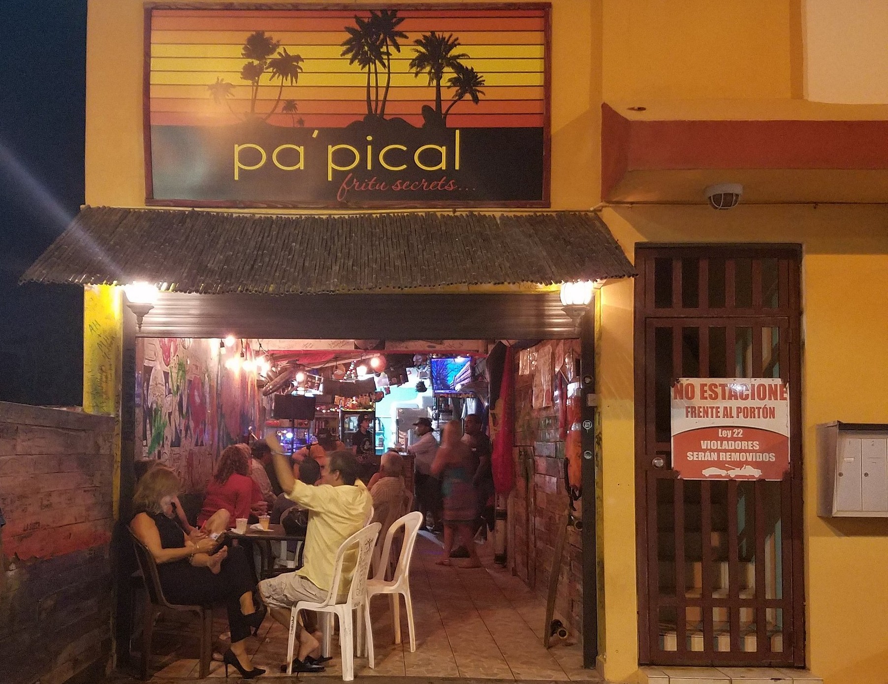 Pa Pical Isla Verde Beach Restaurant Front